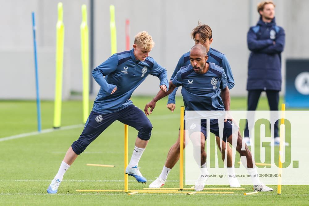 Club s Joaquin Seys and Club s Denis Odoi pictured during a training session of Belgian soccer team Club Brugge KV, Tuesday 20 October 2026 in Knokke-Heist. Club is preparing for the third game in the UEFA Champions League league phase against French team Racing Club de Lens tomorrow. BRUNOxFAHY x190373979x