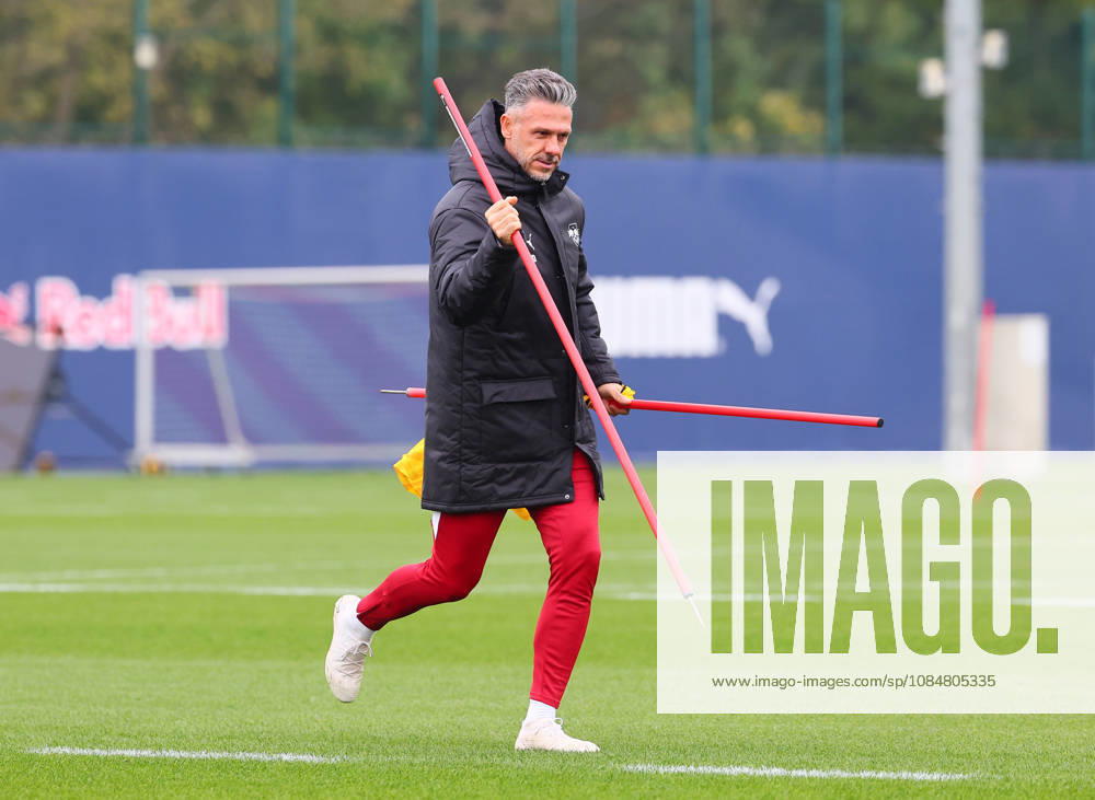 RB Leipzig - Training Champions League Leipzig, 20.10.2026, RB Akademie, UEFA Champions League , RB Leipzig - Abschlusstraining am Vortag von Real Madrid v. RBLeipzig , Im Bild: Trainer Martin Demichelis, RB Leipzig ,