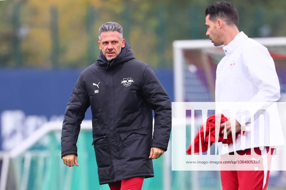 RB Leipzig - Training Champions League Leipzig, 20.10.2026, RB Akademie, UEFA Champions League , RB Leipzig - Abschlusstraining am Vortag von Real Madrid v. RBLeipzig , Im Bild v.l.: Trainer Martin Demichelis und Co-Trainer Thomas Stefan Buck (beide RB Leipzig) ,