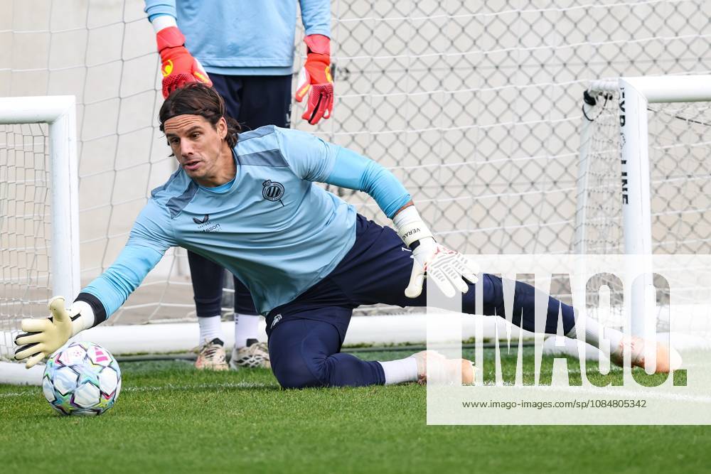 Club s goalkeeper Yann Sommer is pictured in action during a training session of Belgian soccer team Club Brugge KV, Tuesday 20 October 2026 in Knokke-Heist. Club is preparing for the third game in the UEFA Champions League league phase against French team Racing Club de Lens tomorrow. BRUNOxFAHY x190374622x