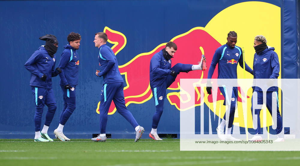 RB Leipzig - Training Champions League Leipzig, 20.10.2026, RB Akademie, UEFA Champions League , RB Leipzig - Abschlusstraining am Vortag von Real Madrid v. RBLeipzig , Im Bild v.l.: Castello Lukeba, Neil El Aynaoui, Lukas Klostermann, Brajan Gruda, Ezechiel Banzuzi und Antonio Nusa (alle RB Leipzig) ,