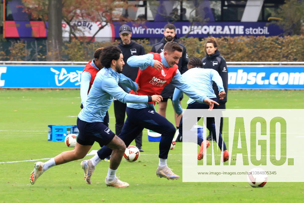 DEU GER, Fussball , 2.Fussballbundesliga, Saison 2026 2027, Sportforum, Hertha BSC, Training Kevin Sessa ( Hertha BSC Berlin 8 ), Paul Seguin ( Hertha BSC Berlin 30 ) 2. Liga: DFB DFL regulations prohibit any use of photographs as image sequences and or quasi-video) nordphoto GmbH Engler Berlin Sportforum Berlin Deutschland