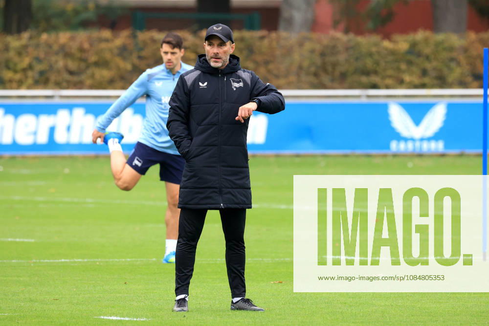 DEU GER, Fussball , 2.Fussballbundesliga, Saison 2026 2027, Sportforum, Hertha BSC, Training Cheftrainer Stefan Leitl ( Hertha BSC Berlin ), Josip Brekalo ( Hertha BSC Berlin 7 ) 2. Liga: DFB DFL regulations prohibit any use of photographs as image sequences and or quasi-video) nordphoto GmbH Engler Berlin Sportforum Berlin Deutschland