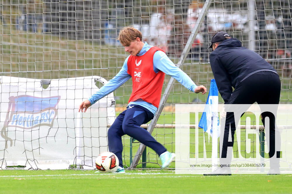 DEU GER, Fussball , 2.Fussballbundesliga, Saison 2026 2027, Sportforum, Hertha BSC, Training Mayson Grothe ( Hertha BSC Berlin 34 ), 2. Liga: DFB DFL regulations prohibit any use of photographs as image sequences and or quasi-video) nordphoto GmbH Engler Berlin Sportforum Berlin Deutschland