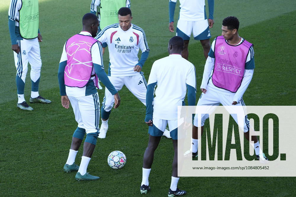 Real Madrid CF s Kylian Mbappe (l) and Jude Bellingham during training session prior to the Champions League round 3 match against RB Leipzig. October 20 2026. (20261020204)