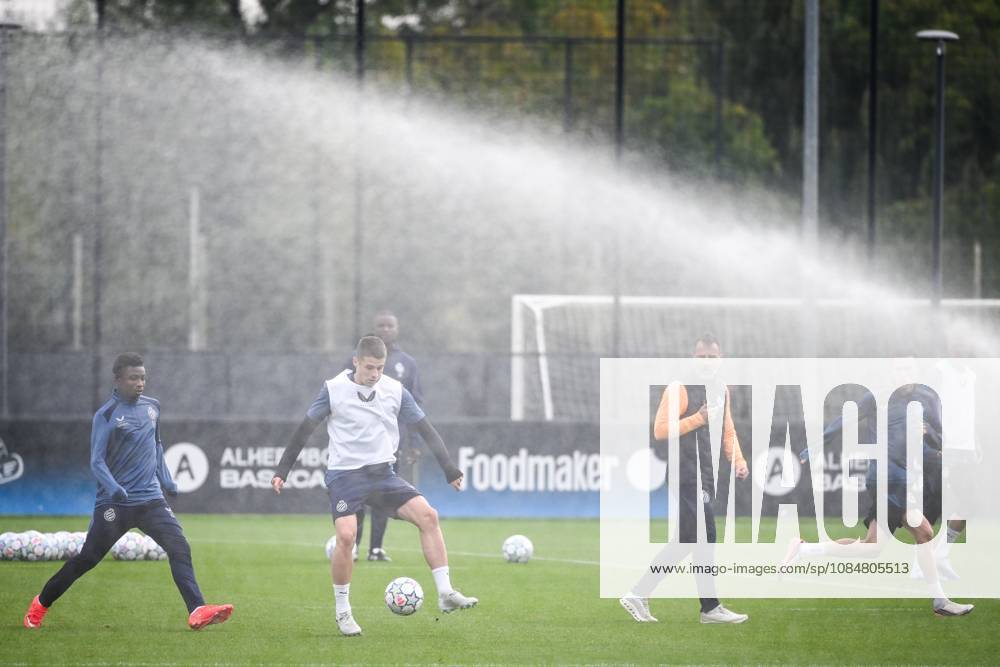 Club Brugge v RC Lens - UEFA Champions League preparations Club Brugge s Nicolo Tresoldi and head coach Ivan Leko pictured during a training session of football team Club Brugge KV, on Tuesday 20 October 2026 at the team s basecamp in Westkapelle (Knokke-Heist), Belgium, as preparation for the the UEFA Champions League game against RC Lens. (Photo News Elias Rom) Knokke-Heist Belgium