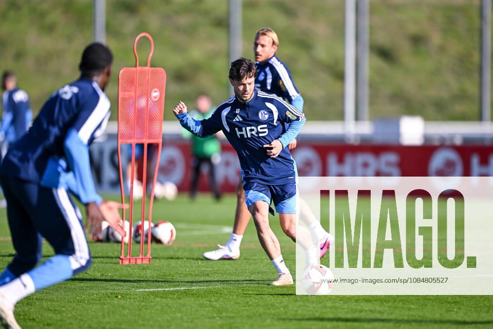 Fussball, Saison 2026 2027, Bundesliga, Training des FC Schalke 04, Adrian Gantenbein (FC Schalke 04), xRHR-FOTO YYx