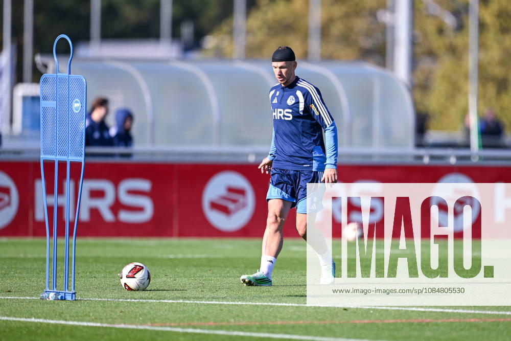 Fussball, Saison 2026 2027, Bundesliga, Training des FC Schalke 04, Edin DÅ¾eko Dzeko (FC Schalke 04) xRHR-FOTO YYx