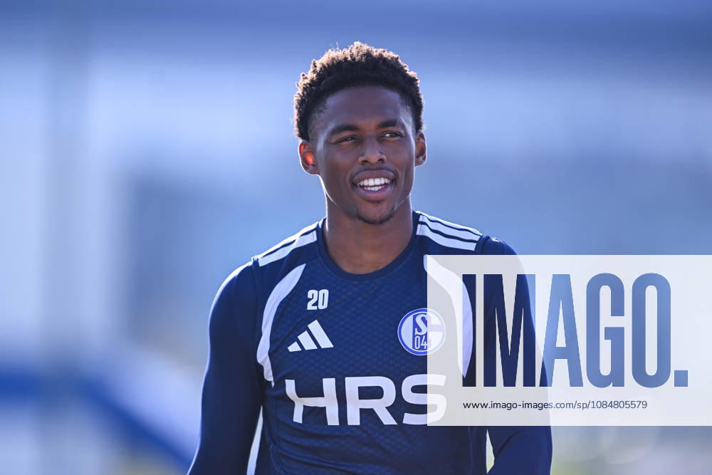 Fussball, Saison 2026 2027, Bundesliga, Training des FC Schalke 04, Junior Adamu (FC Schalke 04) xRHR-FOTO YYx