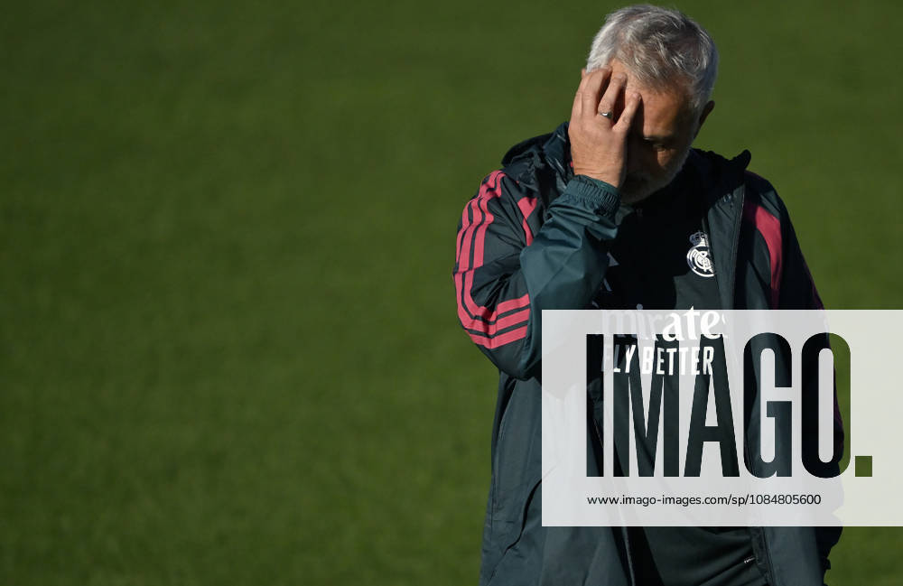 Real Madrid training session ahead of Champions Leage match against RB Leipzig MADRID, SPAIN - OCTOBER 20: Jose Mourinho, head coach of Real Madrid leads the training session at the club s Valdebebas training complex ahead of their UEFA Champions League third-round match against RB Leipzig, on October 20, 2026 in Madrid, Spain. Burak Akbulut Anadolu Madrid Spain. Editorial use only. Please get in touch for any other usage.