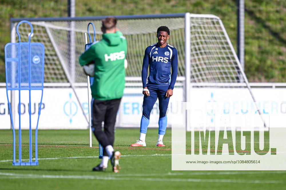 Fussball, Saison 2026 2027, Bundesliga, Training des FC Schalke 04, Junior Adamu (FC Schalke 04) xRHR-FOTO YYx