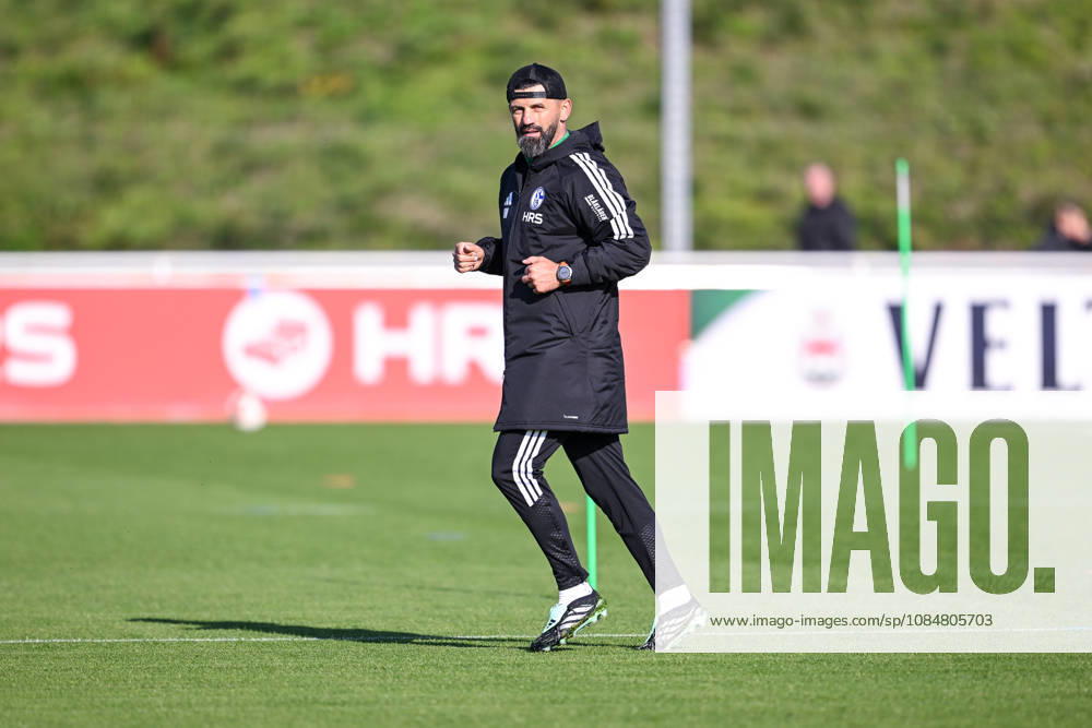 Fussball, Saison 2026 2027, Bundesliga, Training des FC Schalke 04, Trainer Miron Muslic (FC Schalke 04) xRHR-FOTO YYx