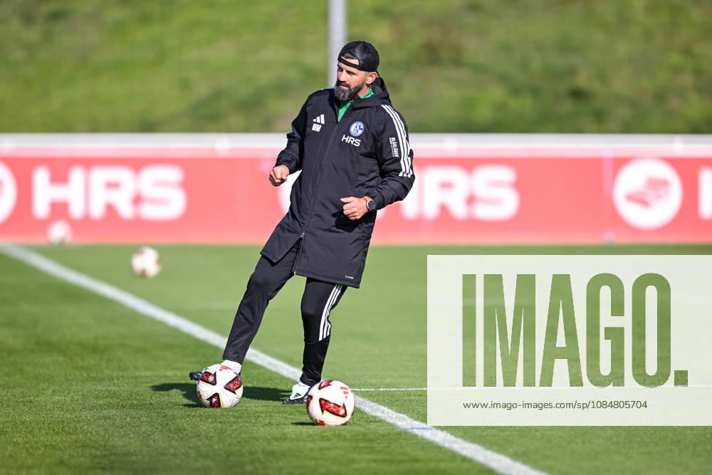 Fussball, Saison 2026 2027, Bundesliga, Training des FC Schalke 04, Trainer Miron Muslic (FC Schalke 04) xRHR-FOTO YYx