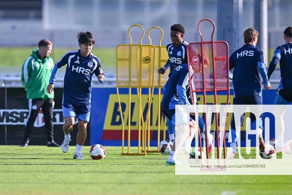 Fussball, Saison 2026 2027, Bundesliga, Training des FC Schalke 04, Satoshi Tanaka (FC Schalke 04), xRHR-FOTO YYx