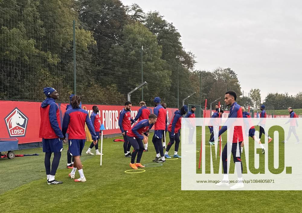 LOSC Lille training session ahead of UEFA Champions League match against Galatasaray CAMPHIN-EN-PEVELE, FRANCE - OCTOBER 20: Players of LOSC Lille take part in a training session at the Domaine de Luchin training facilities ahead of their UEFA Champions League league phase week 3 football match against Galatasaray in Camphin-en-Pevele, France, on October 20, 2026. Murat Karadag Anadolu Camphin-en-pevele France. Editorial use only. Please get in touch for any other usage.