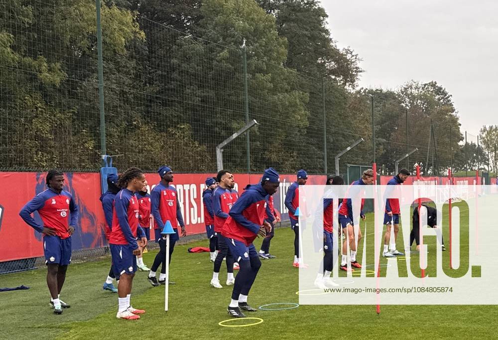 LOSC Lille training session ahead of UEFA Champions League match against Galatasaray CAMPHIN-EN-PEVELE, FRANCE - OCTOBER 20: Players of LOSC Lille take part in a training session at the Domaine de Luchin training facilities ahead of their UEFA Champions League league phase week 3 football match against Galatasaray in Camphin-en-Pevele, France, on October 20, 2026. Murat Karadag Anadolu Camphin-en-pevele France. Editorial use only. Please get in touch for any other usage.