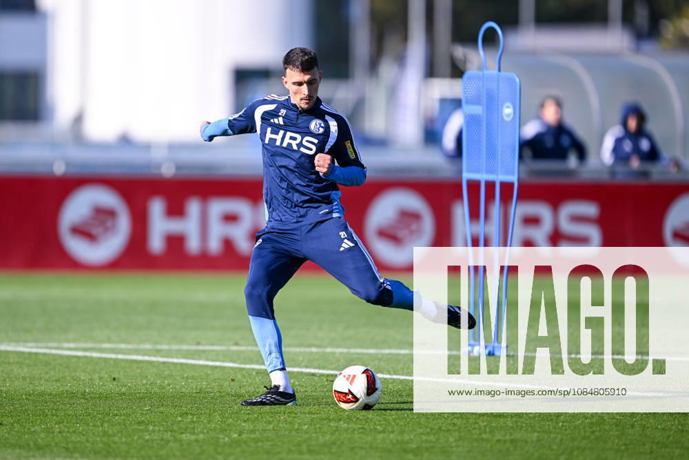 Fussball, Saison 2026 2027, Bundesliga, Training des FC Schalke 04, Dejan Ljubicic (FC Schalke 04) xRHR-FOTO YYx