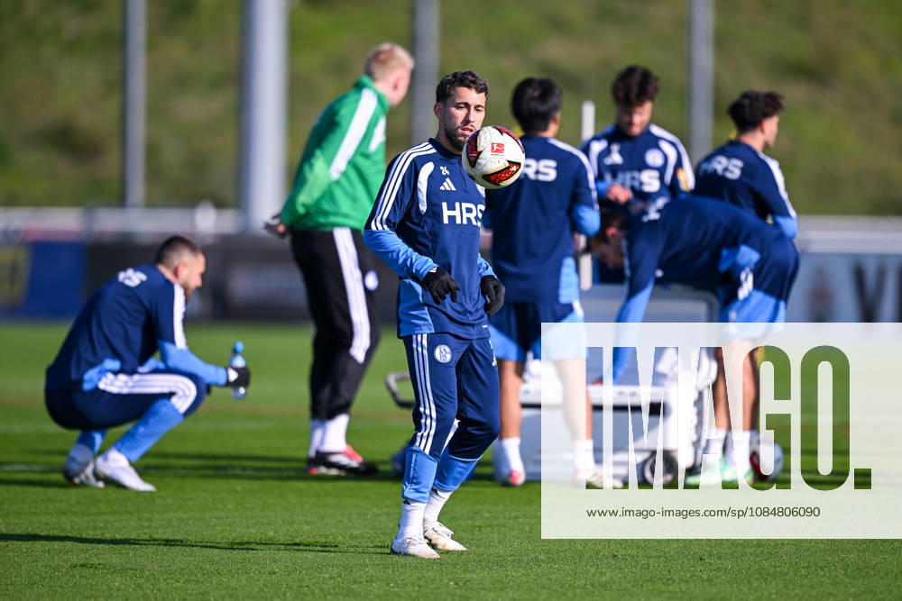 Fussball, Saison 2026 2027, Bundesliga, Training des FC Schalke 04, Adil Aouchiche (FC Schalke 04) xRHR-FOTO YYx