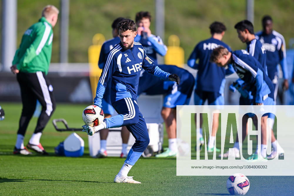 Fussball, Saison 2026 2027, Bundesliga, Training des FC Schalke 04, Adil Aouchiche (FC Schalke 04) xRHR-FOTO YYx