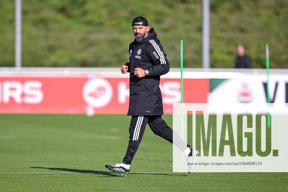 Fussball, Saison 2026 2027, Bundesliga, Training des FC Schalke 04, Trainer Miron Muslic (FC Schalke 04) xRHR-FOTO YYx