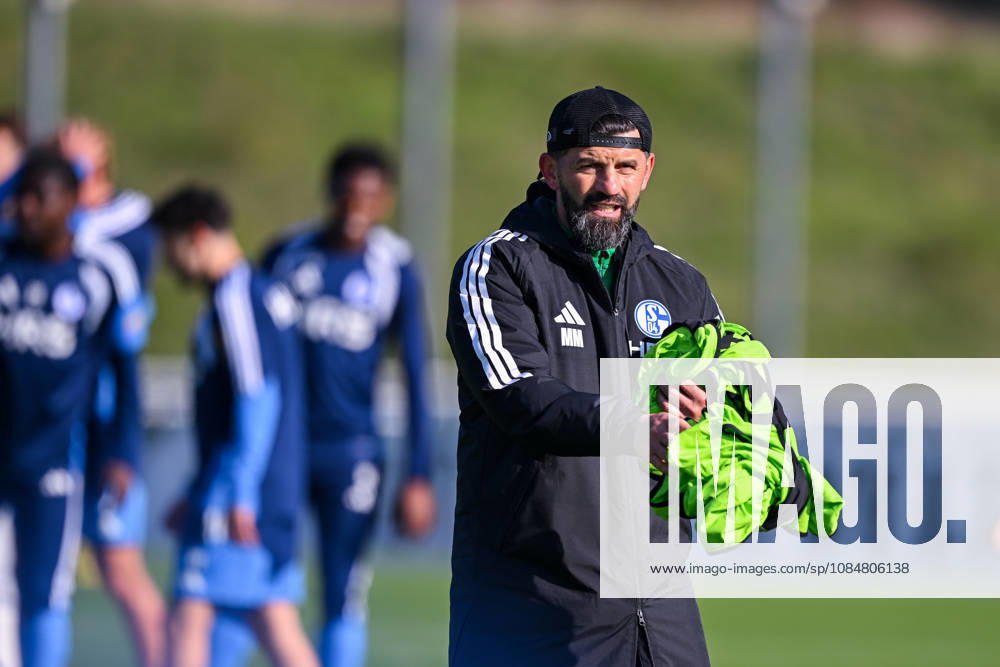 Fussball, Saison 2026 2027, Bundesliga, Training des FC Schalke 04, Trainer Miron Muslic (FC Schalke 04) xRHR-FOTO YYx