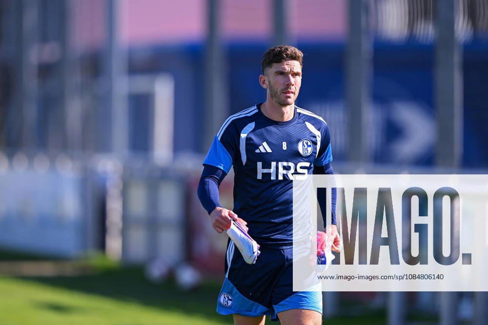 Fussball, Saison 2026 2027, Bundesliga, Training des FC Schalke 04, Robin Gosens (FC Schalke 04) xRHR-FOTO YYx