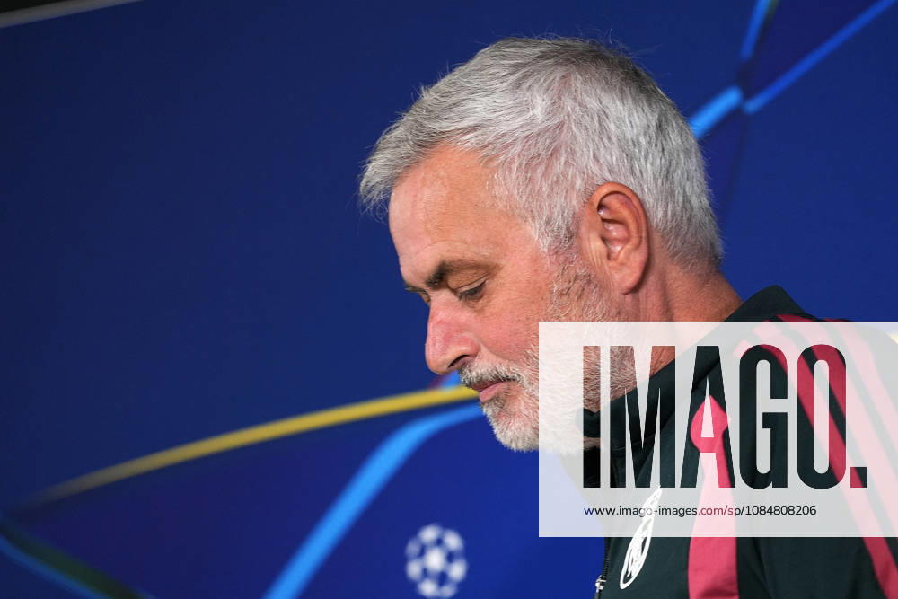 Real Madrid CF s coach Jose Mourinho in press conference, PK, Pressekonferenz after raining session prior to the Champions League round 3 match against RB Leipzig. October 20 2026. (20261020380)