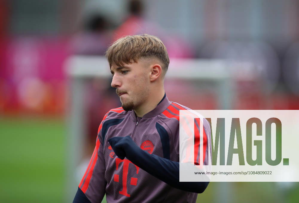 FC Bayern München, Abschlusstraining, Champions League, Saison 2026 2027, Fussball, Herren Lennart Karl (FC Bayern München) Kopf, Oberkörper, seitlich