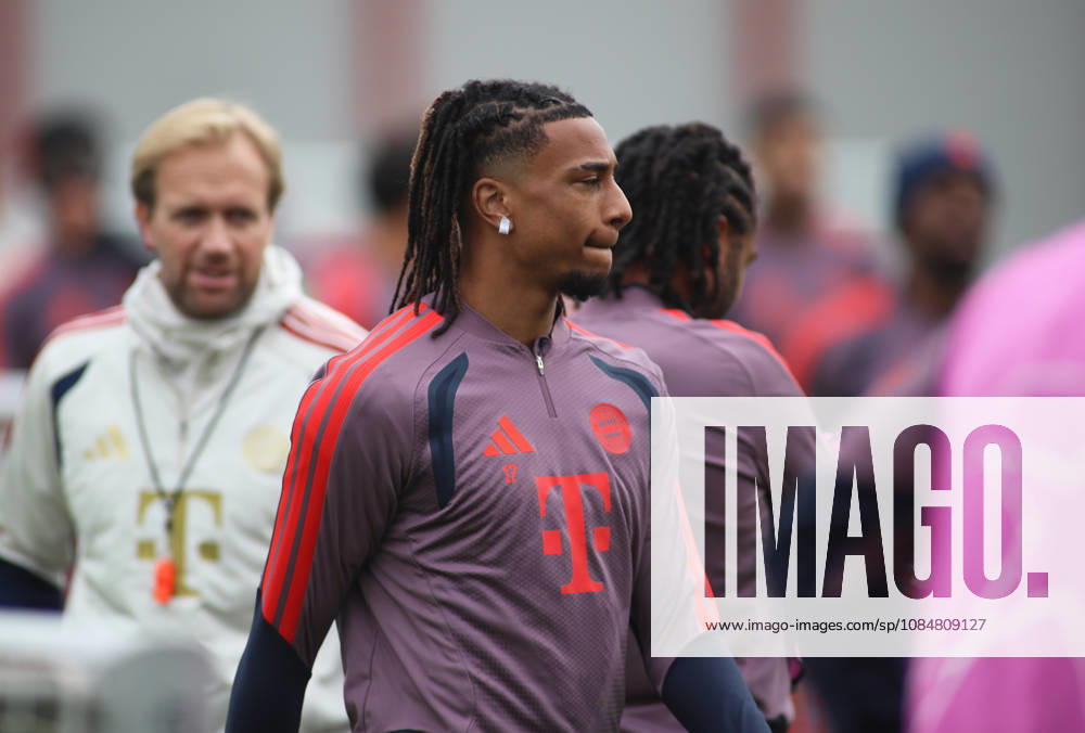 FC Bayern München, Abschlusstraining, Champions League, Saison 2026 2027, Fussball, Herren Michael Olise (FC Bayern München) Kopf, Oberkörper, Lippen pressen