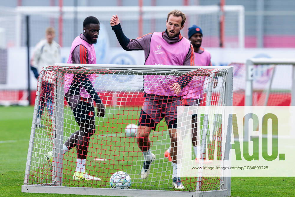 Harry Kane (FC Bayern Muenchen, 9) controls a ball during the training session before the UEFA Champions League match between FC Bayern Muenchen vs. Arsenal FC at Trainingsgelaende an der Saebener Str on October 20, 2026 in Munich, Germany. Bavaria Germany