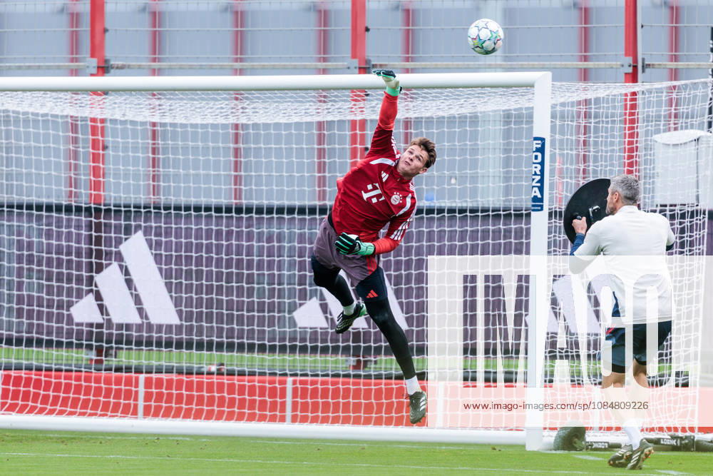 Jonas Urbig (FC Bayern Muenchen, 40) jumping after a ball during the training session before the UEFA Champions League match between FC Bayern Muenchen vs. Arsenal FC at Trainingsgelaende an der Saebener Str on October 20, 2026 in Munich, Germany. Bavaria Germany