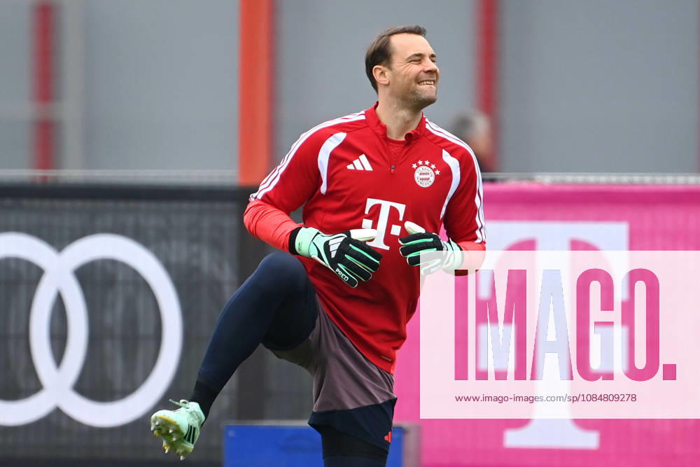 Manuel NEUER (Torwart Bayern Muenchen), Aktion,Einzelbild,angeschnittenes Einzelmotiv,Halbfigur,halbe Figur. Fussball Champions League,Saison 2026 27, Ligaphase ABSCHLUSSTRAINING am 20.10.2026 FC Bayern Muenchen - FC Arsenal