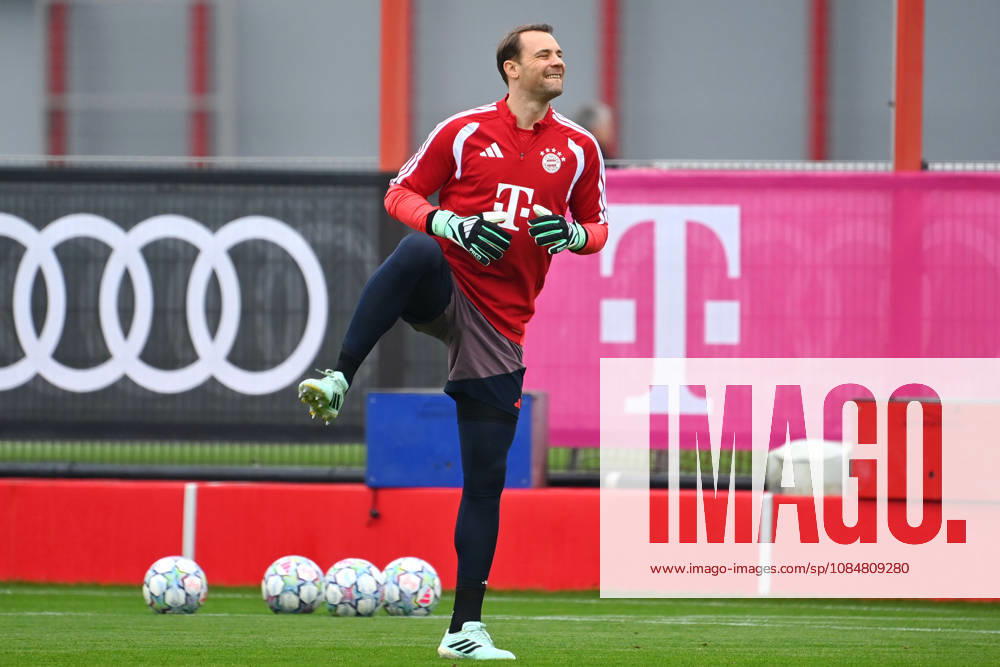Manuel NEUER (Torwart Bayern Muenchen), Aktion,Einzelaktion,Einzelbild, Freisteller,Ganzkoerperaufnahme,ganze Figur Fussball Champions League,Saison 2026 27, Ligaphase ABSCHLUSSTRAINING am 20.10.2026 FC Bayern Muenchen - FC Arsenal