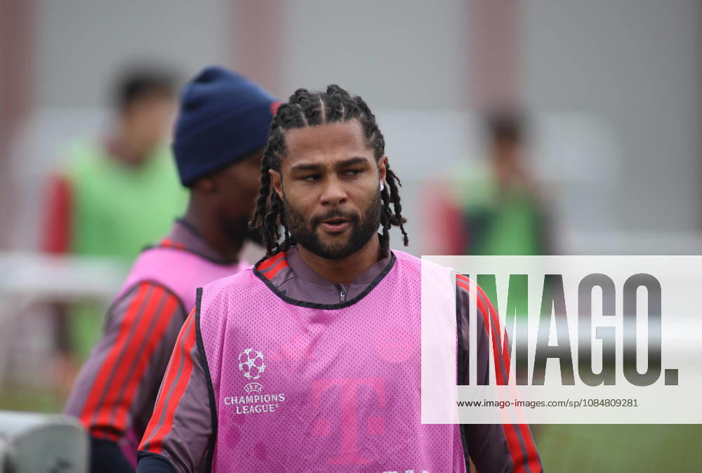 FC Bayern München, Abschlusstraining, Champions League, Saison 2026 2027, Fussball, Herren Serge Gnabry (FC Bayern München) Kopf, Portrait mit Leibchen