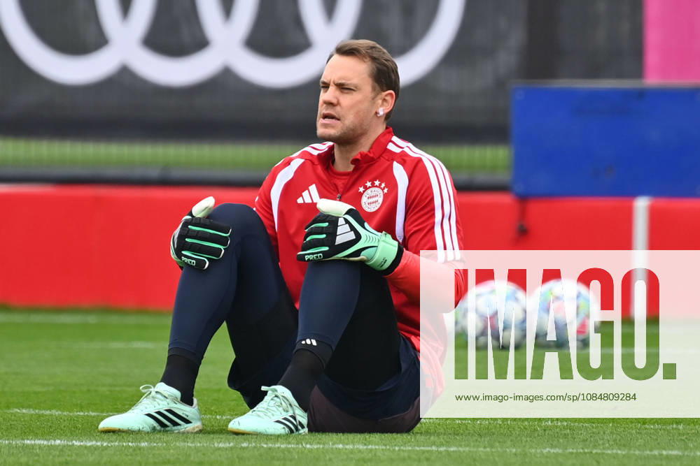 Manuel NEUER (Torwart Bayern Muenchen), Aktion,Einzelaktion,Einzelbild, Freisteller,Ganzkoerperaufnahme,ganze Figur. Fussball Champions League,Saison 2026 27, Ligaphase ABSCHLUSSTRAINING am 20.10.2026 FC Bayern Muenchen - FC Arsenal