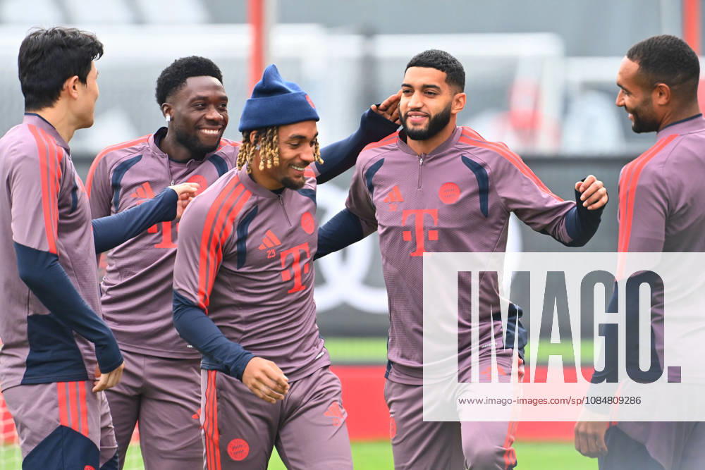 Gute Laune bei v.li:Minjae KIM (FC Bayern Muenchen),Alphonso DAVIES (Bayern Muenchen),Sacha BOEY,Ismael SAIBARI (Bayern Muenchen), Jonathan TAH (Bayern Muenchen). Fussball Champions League,Saison 2026 27, Ligaphase ABSCHLUSSTRAINING am 20.10.2026 FC Bayern Muenchen - FC Arsenal