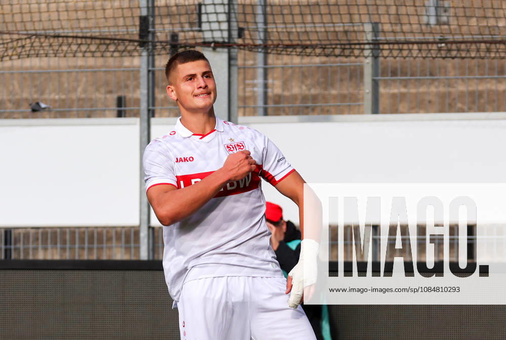 Stuttgart, Fußball U19 Champions League, Saison 2026 2027, U19 YouthLeague VfB Stuttgart vs. Atletico Madrid, Jubel nach dem 1:1 Tor, Torschütze Enis Redzepi (VfB)