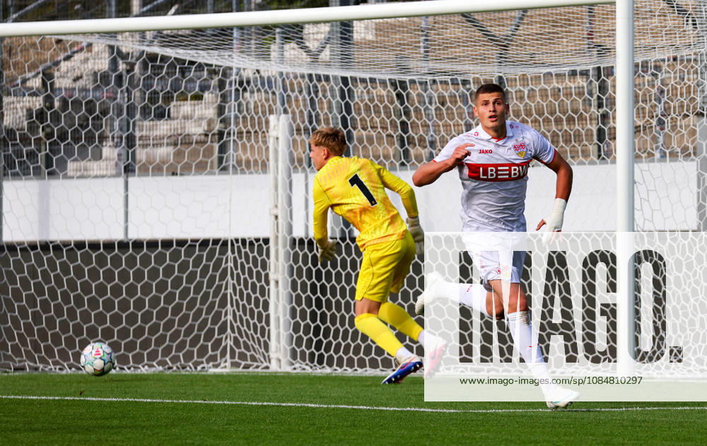 Stuttgart, Fußball U19 Champions League, Saison 2026 2027, U19 YouthLeague VfB Stuttgart vs. Atletico Madrid, Jubel nach dem 1:1 Tor, Torschütze Enis Redzepi (VfB)