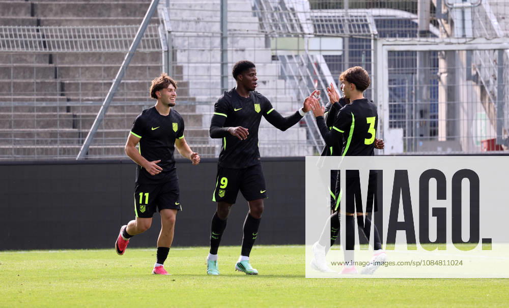 U19 VfB Stuttgart - U19 Atletico Madrid Deutschland, Stuttgart, 20.10.2026, Fussball, UEFA Youth League, Saison 2026 2027, U19 VfB Stuttgart - U19 Atletico Madrid: mi. Gabriel Obama (U19 Atletico Madrid); Jubel Tor 0:1 Obama.