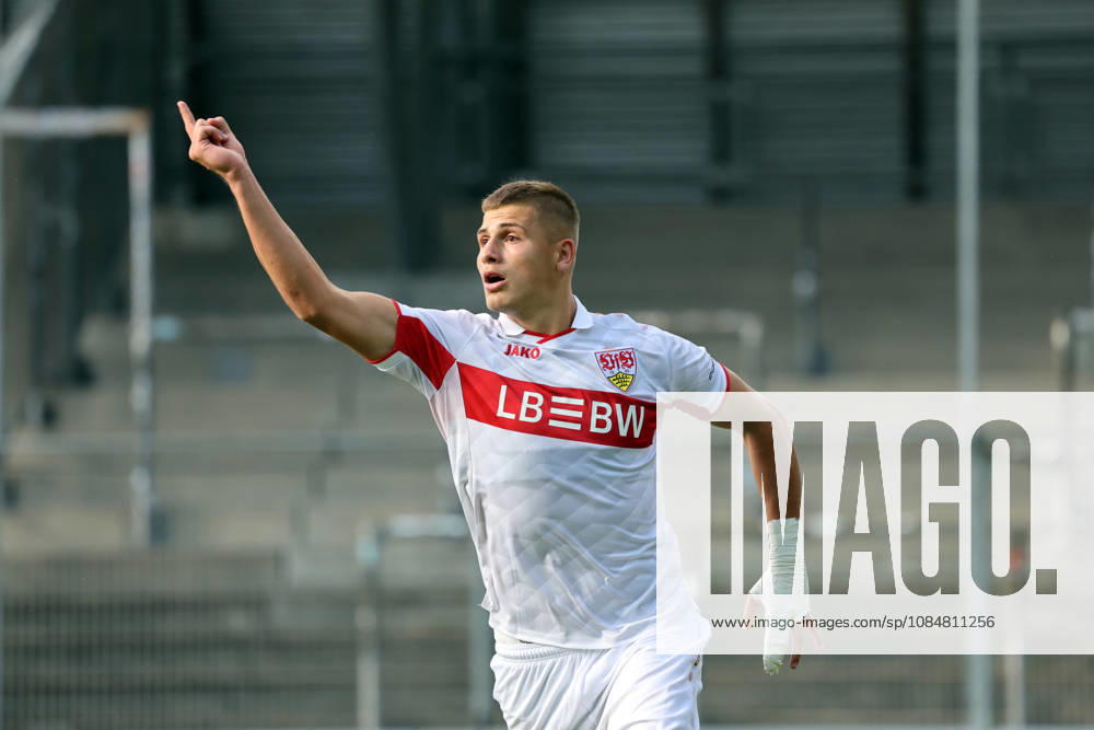 U19 VfB Stuttgart - U19 Atletico Madrid Deutschland, Stuttgart, 20.10.2026, Fussball, UEFA Youth League, Saison 2026 2027, U19 VfB Stuttgart - U19 Atletico Madrid: Enis Redzepi (U19 VfB Stuttgart); Jubel Tor Elfmeter 1:1 Redzepi.