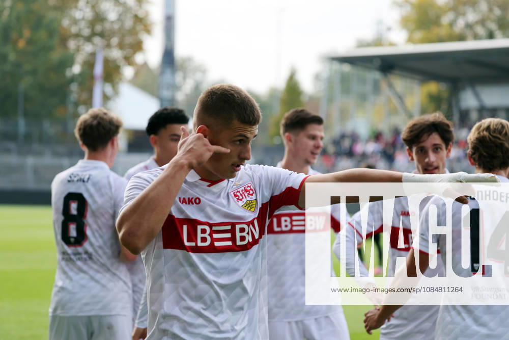 U19 VfB Stuttgart - U19 Atletico Madrid Deutschland, Stuttgart, 20.10.2026, Fussball, UEFA Youth League, Saison 2026 2027, U19 VfB Stuttgart - U19 Atletico Madrid: Enis Redzepi (U19 VfB Stuttgart); Jubel Tor Elfmeter 1:1 Redzepi.
