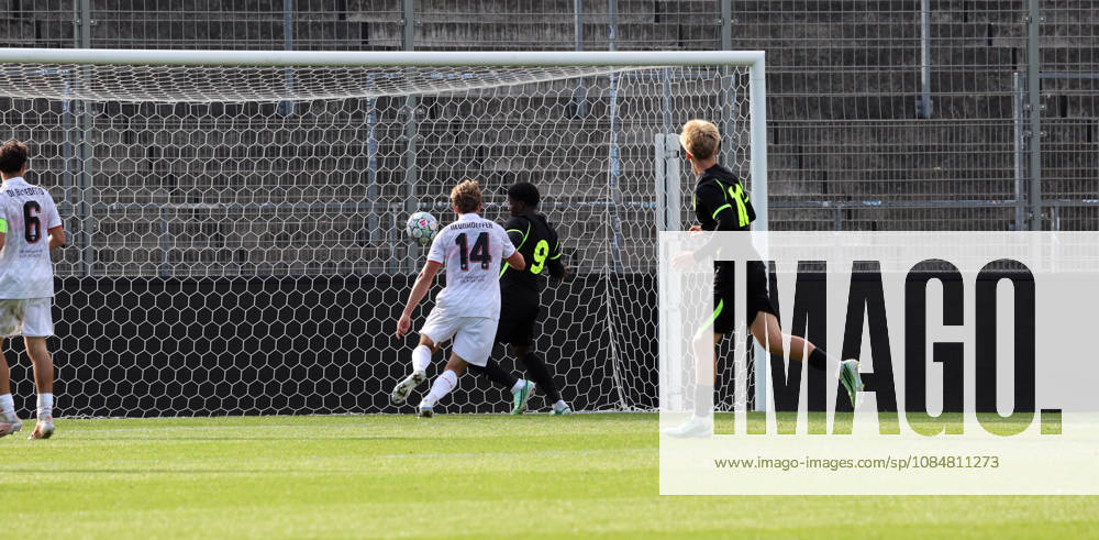 U19 VfB Stuttgart - U19 Atletico Madrid Deutschland, Stuttgart, 20.10.2026, Fussball, UEFA Youth League, Saison 2026 2027, U19 VfB Stuttgart - U19 Atletico Madrid: Gabriel Obama (U19 Atletico Madrid); Tor 1:2 Obama.