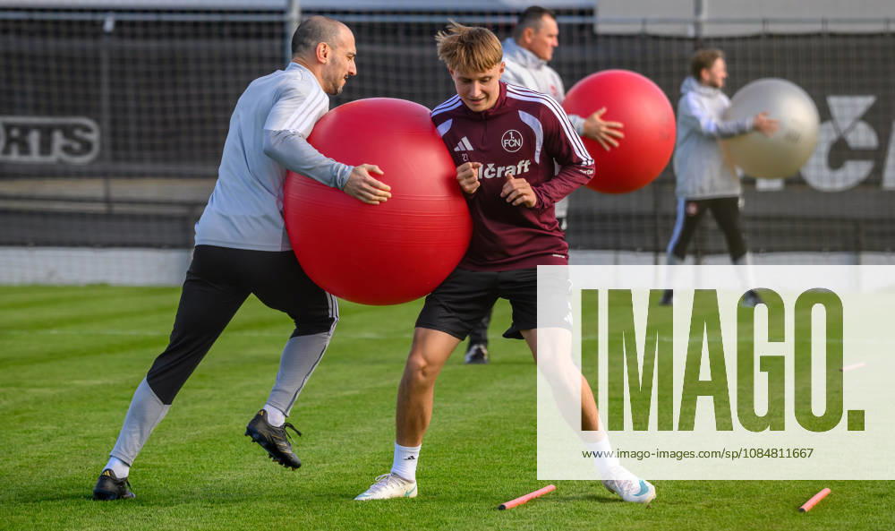 Fussball - 2. Fussball - Bundesliga - Saison 2026 2027 - 1. FC Nürnberg Nuernberg FCN ( Club ) - Training - Sportfoto Zink - - Gerald Stürzenhofecker Stuerzenhofecker (Athletik- und Reha-Trainer 1. FC Nürnberg FCN ) Marko Soldic (16, 1. FC Nürnberg FCN )