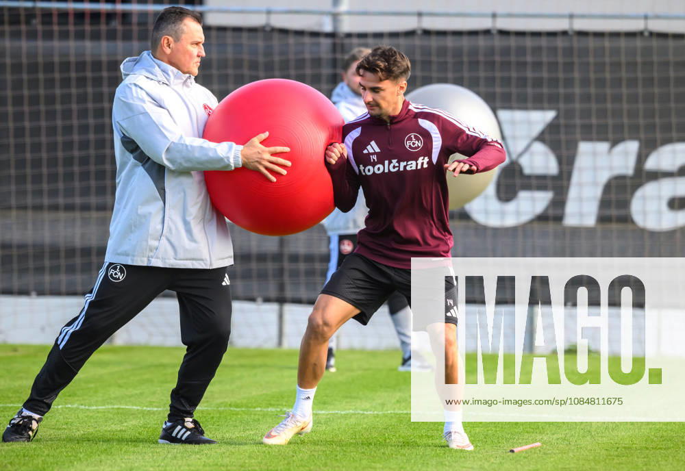 Fussball - 2. Fussball - Bundesliga - Saison 2026 2027 - 1. FC Nürnberg Nuernberg FCN ( Club ) - Training - Sportfoto Zink - - Gubov Milan (Physiotherapeut 1. FC Nürnberg FCN ) Andrea Ceresoli (14, 1. FC Nürnberg FCN )