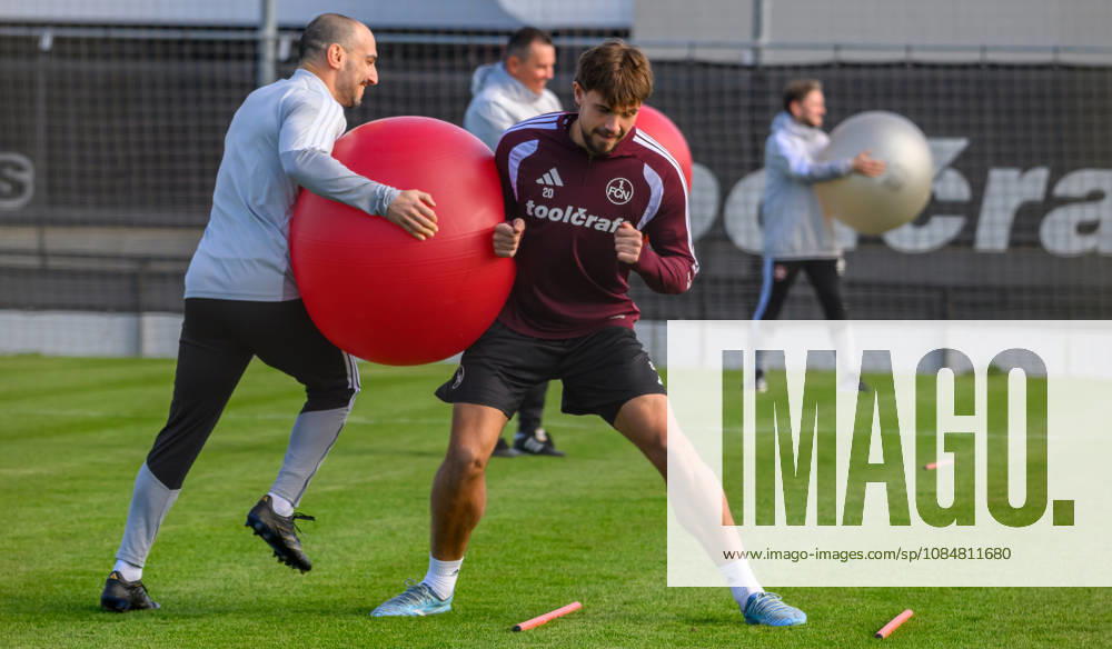Fussball - 2. Fussball - Bundesliga - Saison 2026 2027 - 1. FC Nürnberg Nuernberg FCN ( Club ) - Training - Sportfoto Zink - - Gerald Stürzenhofecker Stuerzenhofecker (Athletik- und Reha-Trainer 1. FC Nürnberg FCN ) Fynn Otto (20, 1. FC Nürnberg FCN )