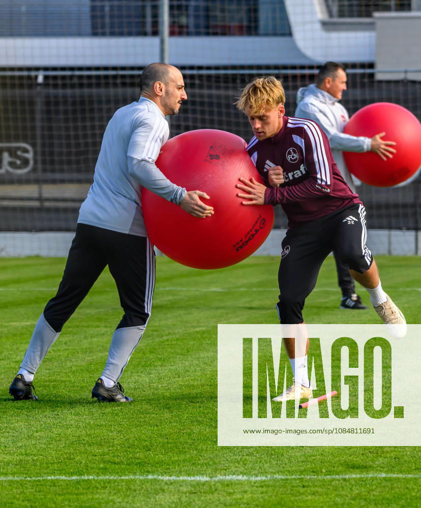Fussball - 2. Fussball - Bundesliga - Saison 2026 2027 - 1. FC Nürnberg Nuernberg FCN ( Club ) - Training - Sportfoto Zink - - Gerald Stürzenhofecker Stuerzenhofecker (Athletik- und Reha-Trainer 1. FC Nürnberg FCN ) Tim Janisch (32, 1. FC Nürnberg FCN )