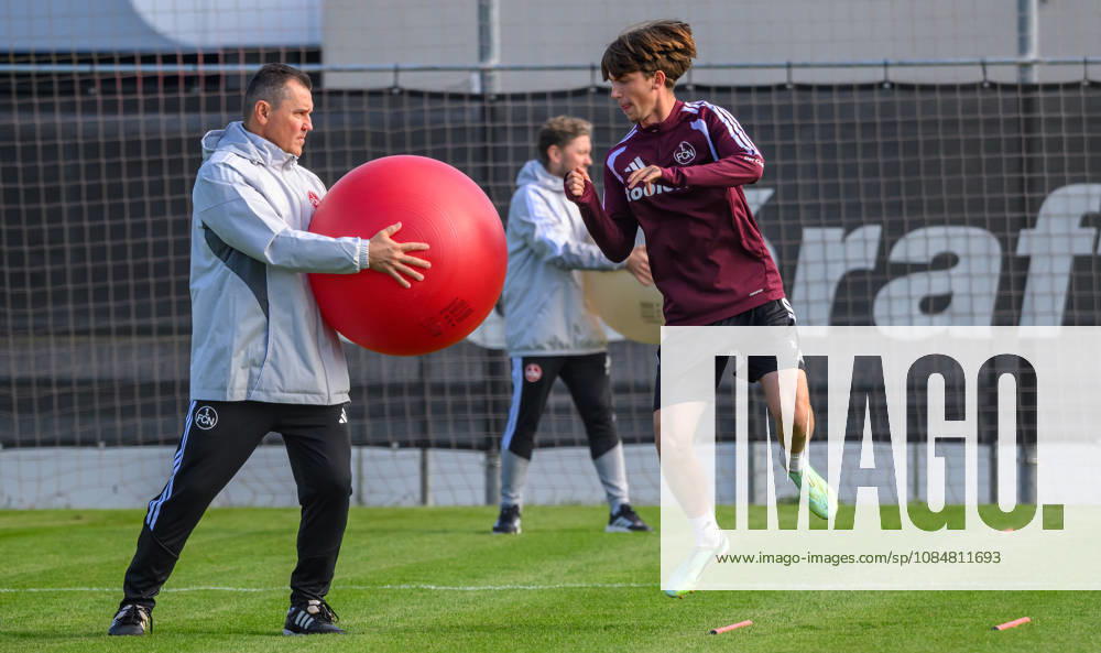 Fussball - 2. Fussball - Bundesliga - Saison 2026 2027 - 1. FC Nürnberg Nuernberg FCN ( Club ) - Training - Sportfoto Zink - - Gubov Milan (Physiotherapeut 1. FC Nürnberg FCN ) Marc Kornwachs Barjuan (35, 1. FC Nürnberg FCN )