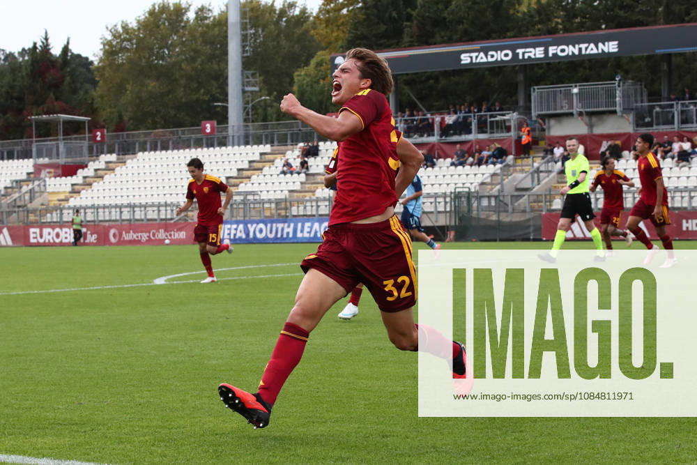 IPA89952611 - October 20, 2026 UEFA Youth League Spring Season: AS Roma vs. SK Slovan Bratislava. In the photo: Paratici celebrates (Photo by Gino Mancini)