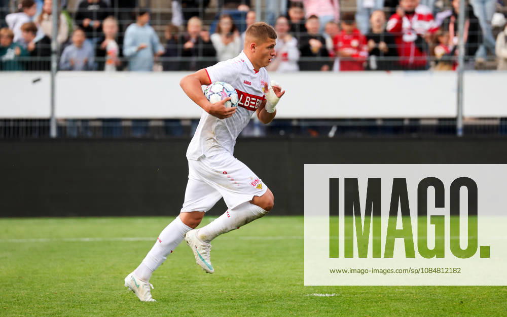 Stuttgart, Fußball U19 Champions League, Saison 2026 2027, U19 YouthLeague VfB Stuttgart vs. Atletico Madrid, Jubel nach dem 2:3 Tor, Torschütze Enis Redzepi (VfB)
