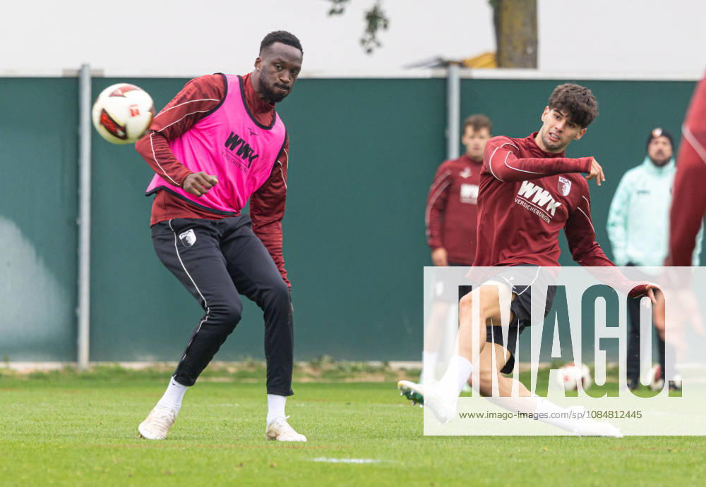 Rodrigo Ribeiro (FC Augsburg 9), Torschuß gegen Chrislain Matsima (FC Augsburg 5); FC Augsburg, Training,